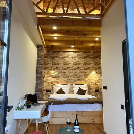Berkri Gastro Yard & Guest House Yenokavan Exterior photo