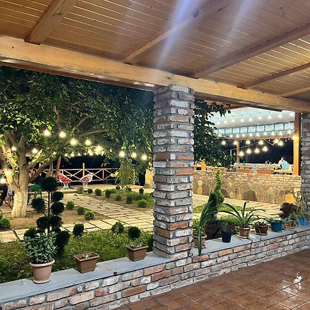 Berkri Gastro Yard & Guest House Yenokavan Exterior photo