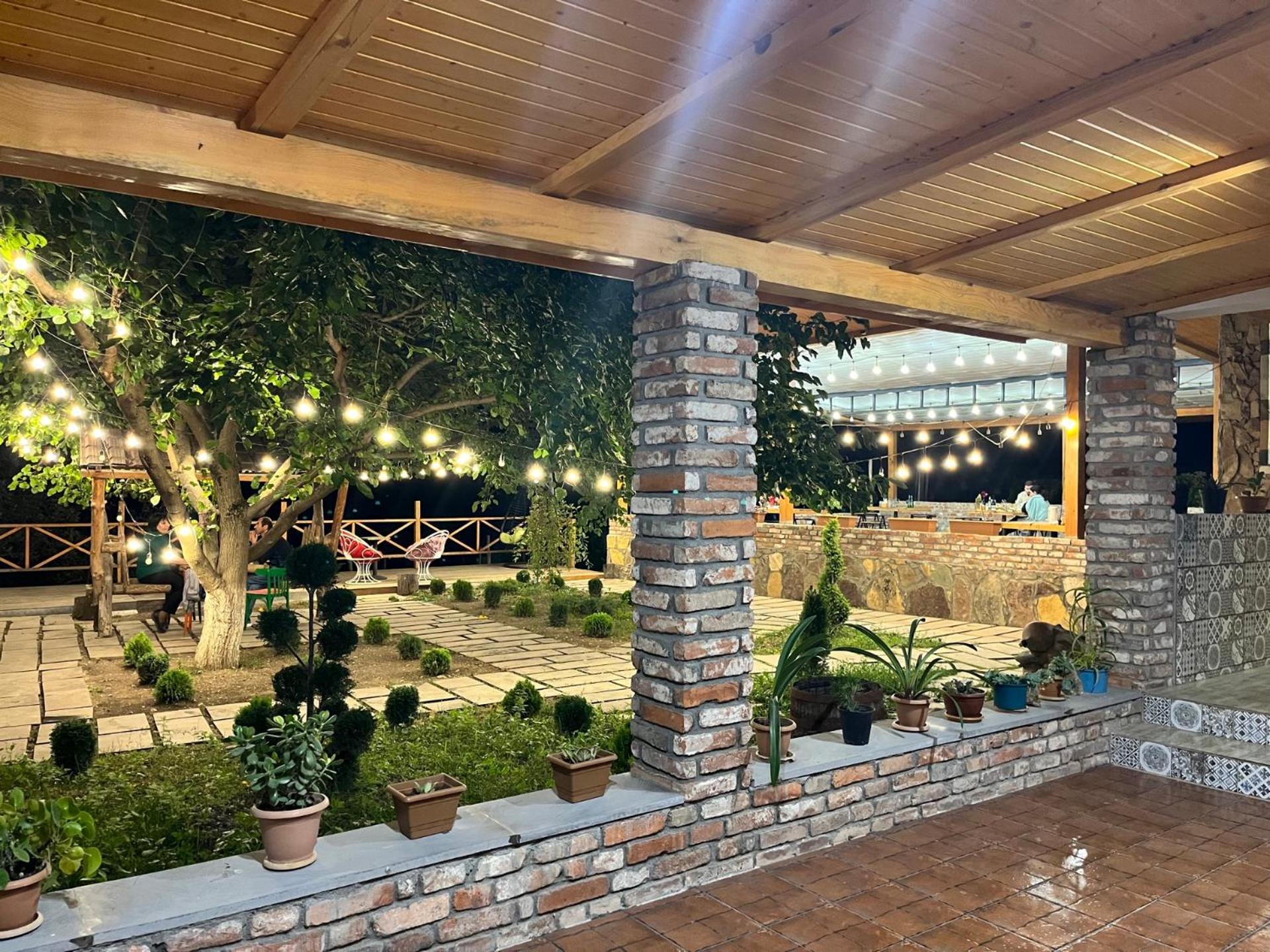 Berkri Gastro Yard & Guest House Yenokavan Exterior photo